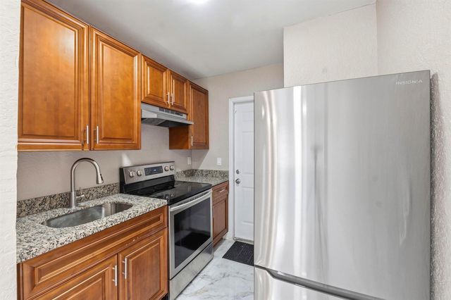 166 SW 3rd Street A-d, Deerfield Beach, FL 33441