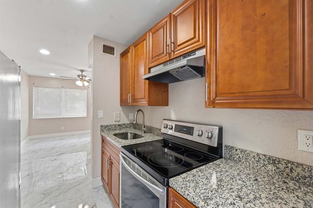 166 SW 3rd Street A-d, Deerfield Beach, FL 33441