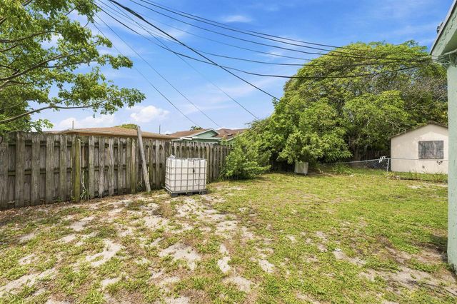 166 SW 3rd Street A-d, Deerfield Beach, FL 33441