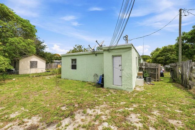166 SW 3rd Street A-d, Deerfield Beach, FL 33441