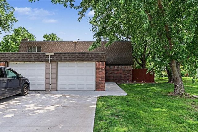 3729 Brush Creek Drive, Lawrence, KS 66047