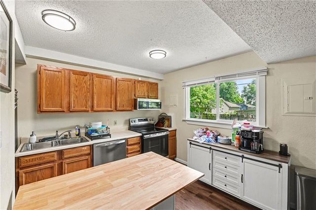 3729 Brush Creek Drive, Lawrence, KS 66047
