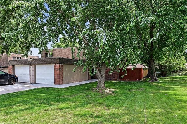 3729 Brush Creek Drive, Lawrence, KS 66047