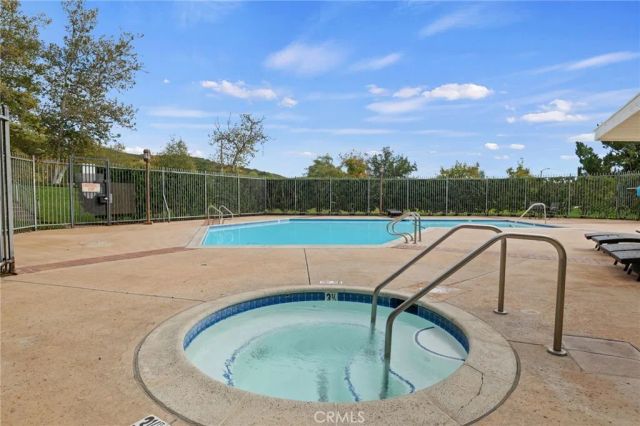 6698 Summerhill Court, Oak Park, CA 91377