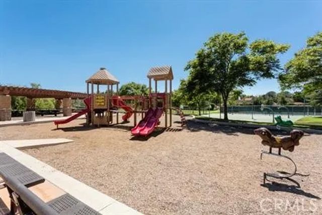 6698 Summerhill Court, Oak Park, CA 91377