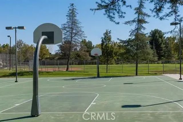 6698 Summerhill Court, Oak Park, CA 91377