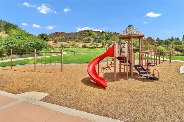 6698 Summerhill Court, Oak Park, CA 91377