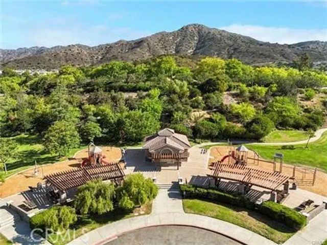 6698 Summerhill Court, Oak Park, CA 91377