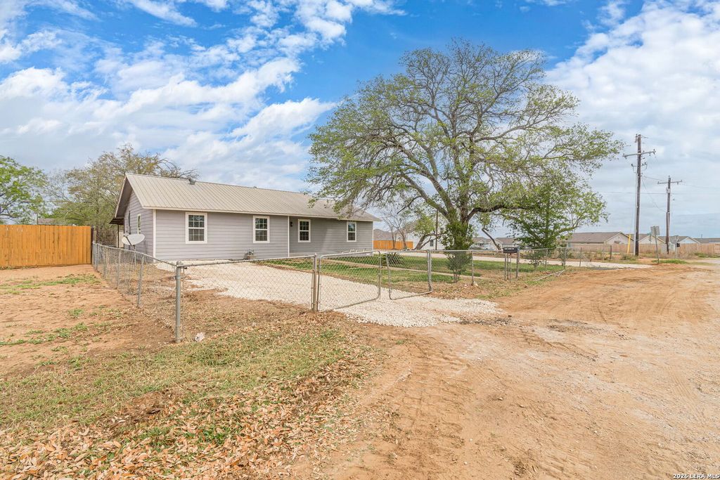 1315 Olive, Jourdanton, TX 78026