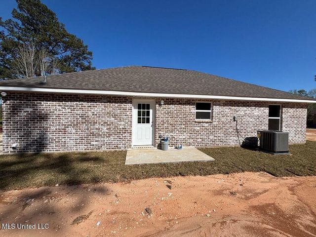 426 Violet Street, Kiln, MS 39556