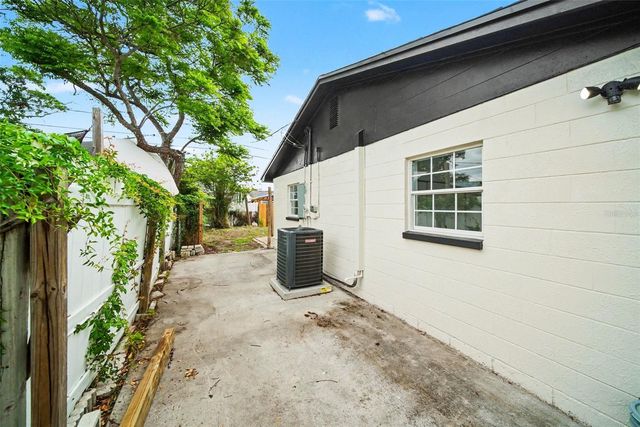 7813 N MATANZAS AVENUE, Tampa, FL 33614