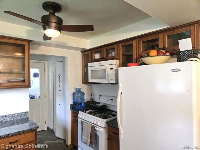 4821 Shelbyshire Drive, Utica, MI 48316