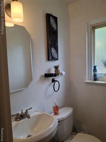 4821 Shelbyshire Drive, Utica, MI 48316
