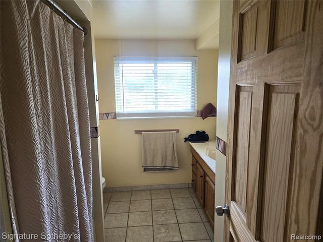 4821 Shelbyshire Drive, Utica, MI 48316