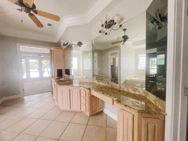 201 Casas Del Sur Street, Granbury, TX 76049