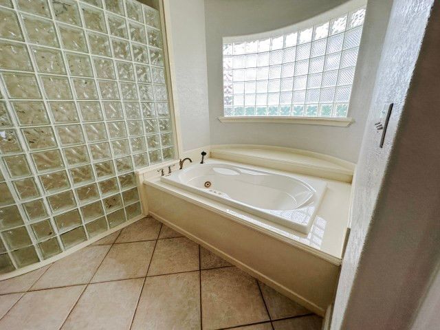201 Casas Del Sur Street, Granbury, TX 76049