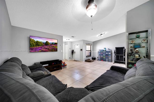7931 NW 10th Ct, Plantation, FL 33322