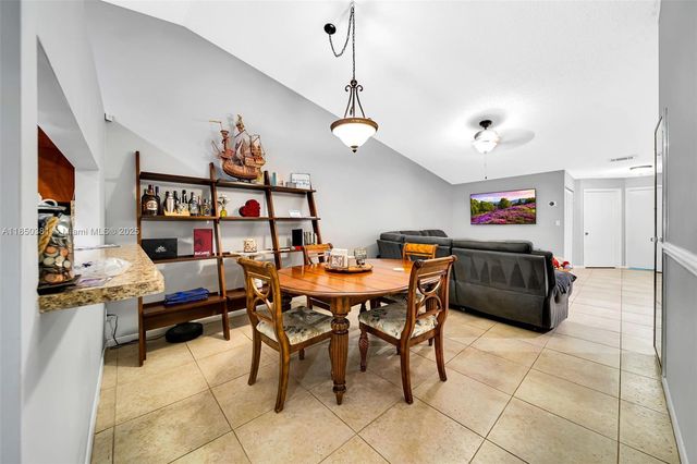7931 NW 10th Ct, Plantation, FL 33322
