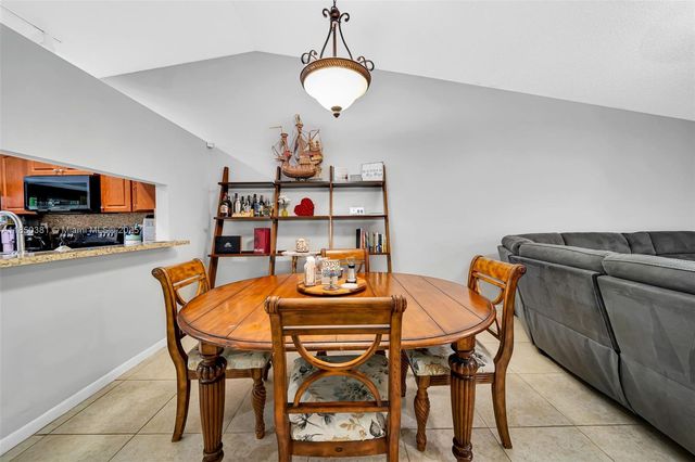 7931 NW 10th Ct, Plantation, FL 33322