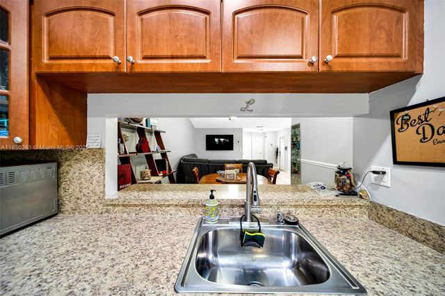7931 NW 10th Ct, Plantation, FL 33322