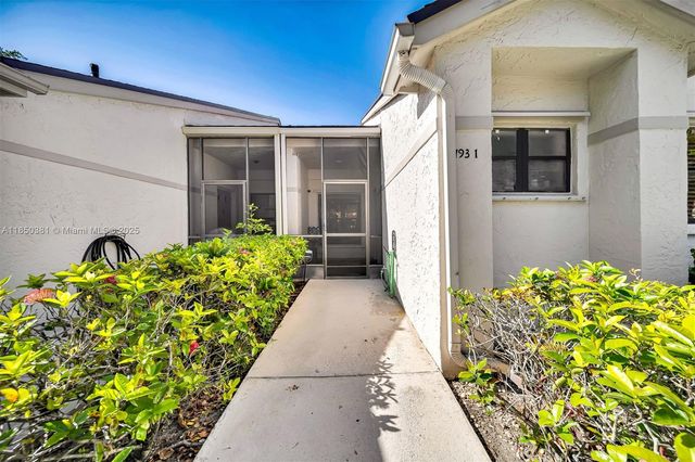 7931 NW 10th Ct, Plantation, FL 33322