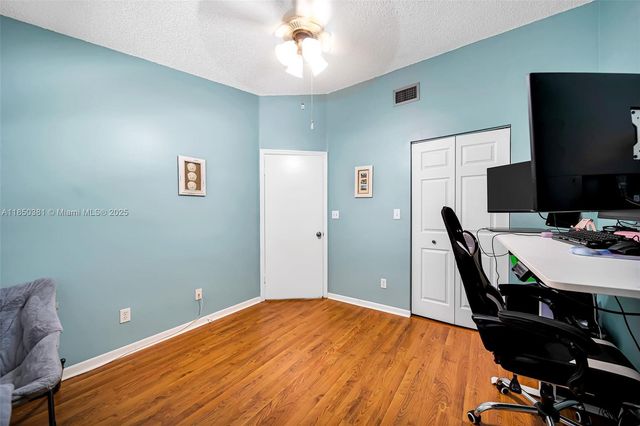 7931 NW 10th Ct, Plantation, FL 33322