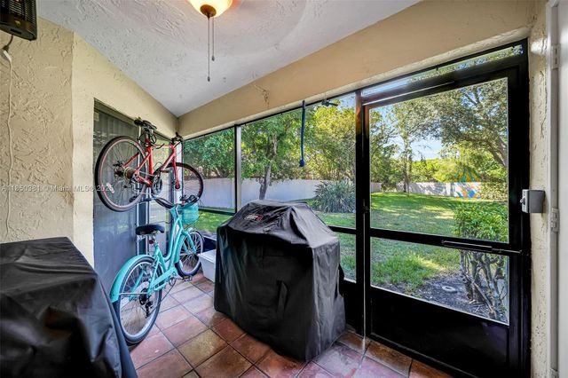 7931 NW 10th Ct, Plantation, FL 33322