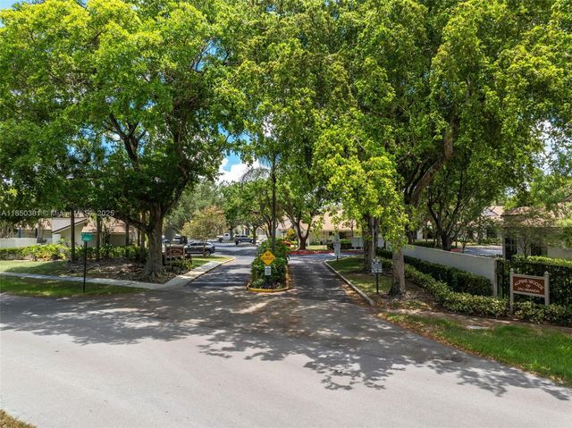 7931 NW 10th Ct, Plantation, FL 33322