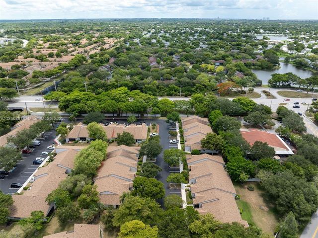 7931 NW 10th Ct, Plantation, FL 33322