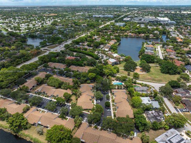 7931 NW 10th Ct, Plantation, FL 33322