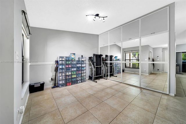 7931 NW 10th Ct, Plantation, FL 33322