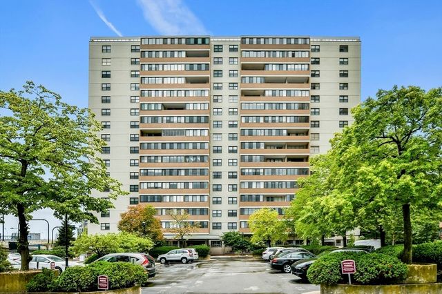6 Whittier Pl 8P, Boston, MA 02114
