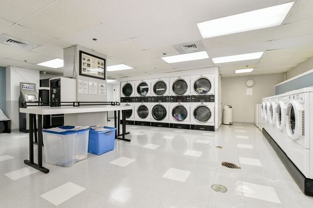 6 Whittier Pl 8P, Boston, MA 02114