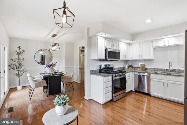 6428 OVERCOAT LN, Centreville, VA 20121