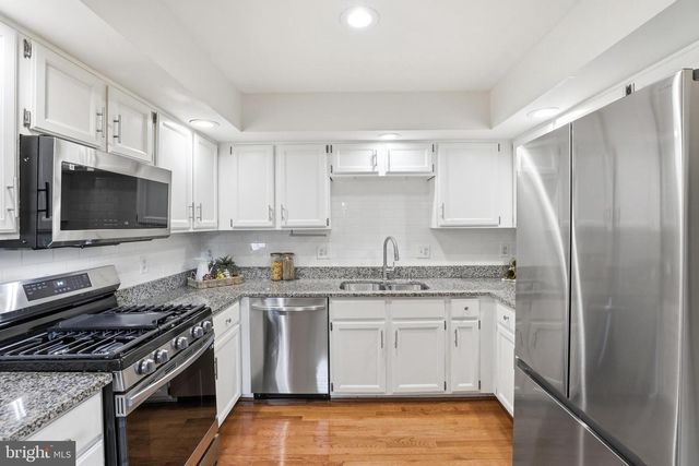 6428 OVERCOAT LN, Centreville, VA 20121