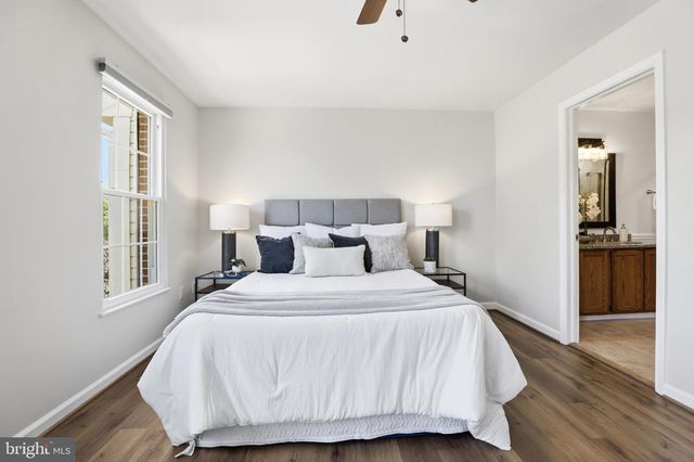 6428 OVERCOAT LN, Centreville, VA 20121