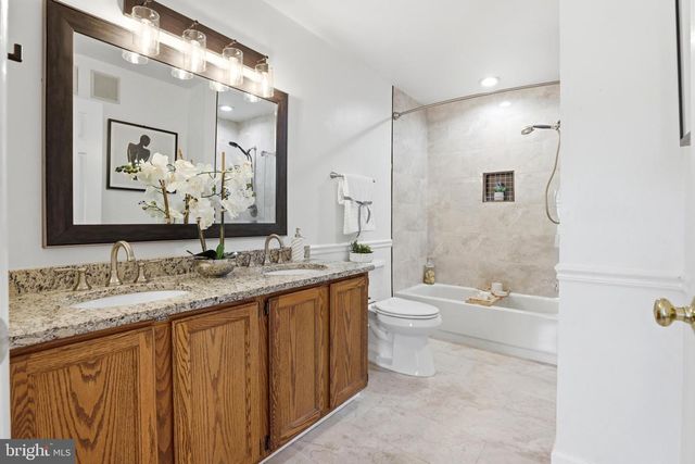 6428 OVERCOAT LN, Centreville, VA 20121