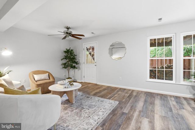 6428 OVERCOAT LN, Centreville, VA 20121