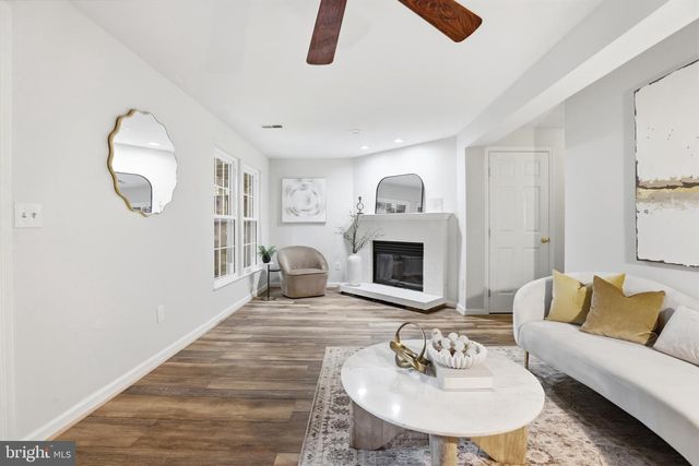 6428 OVERCOAT LN, Centreville, VA 20121