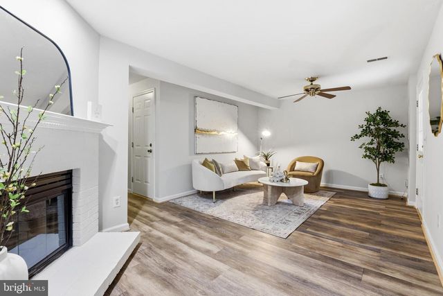 6428 OVERCOAT LN, Centreville, VA 20121