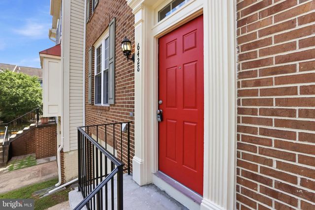 6428 OVERCOAT LN, Centreville, VA 20121