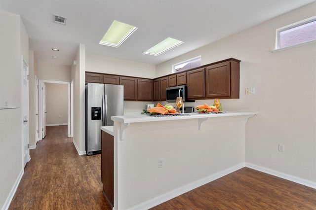 195 Whispering Wind DR, Georgetown, TX 78633