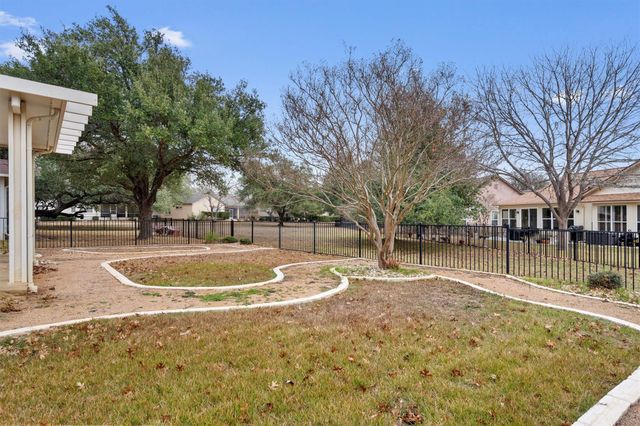 195 Whispering Wind DR, Georgetown, TX 78633