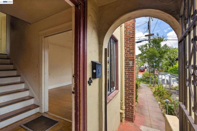 1227 E 33Rd St, Oakland, CA 94610