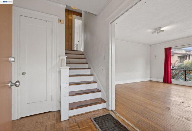 1227 E 33Rd St, Oakland, CA 94610