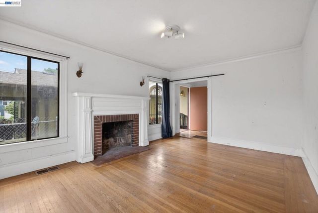1227 E 33Rd St, Oakland, CA 94610