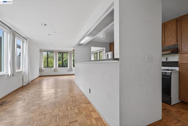 1227 E 33Rd St, Oakland, CA 94610