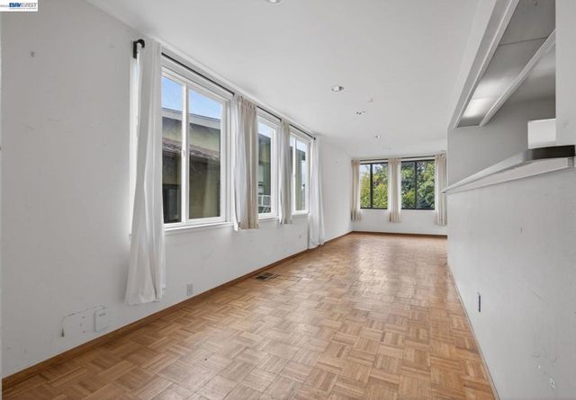 1227 E 33Rd St, Oakland, CA 94610
