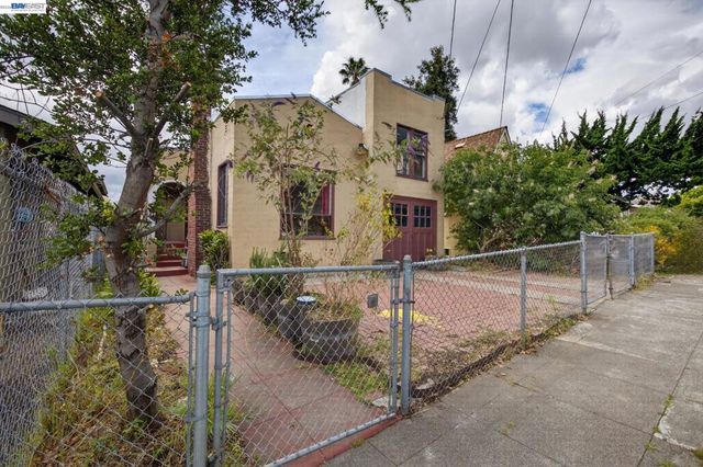 1227 E 33Rd St, Oakland, CA 94610