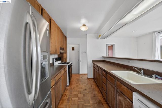 1227 E 33Rd St, Oakland, CA 94610